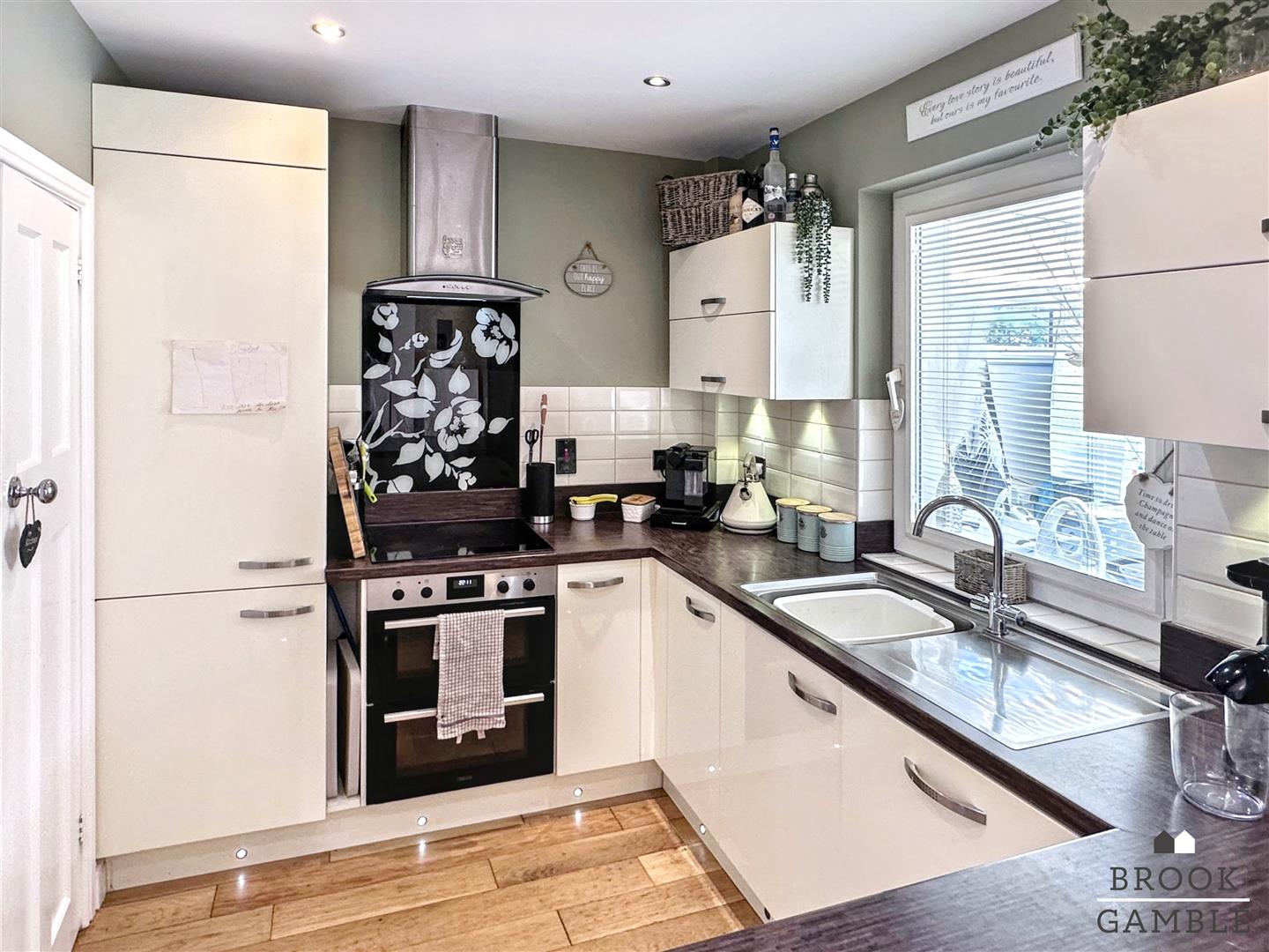 3 Bedroom House. Downs Avenue in Eastbourne, East Sussex 7